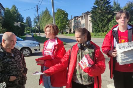 Лидер новгородских коммунистов ведёт предвыборную работу в районах