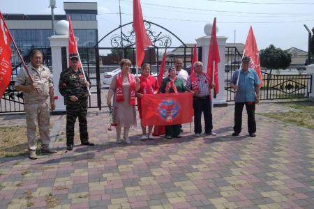 Кабардино-Балкария: Коммунисты Чегемского местного отделения КПРФ провели автопробег "Красные крылья Победы"