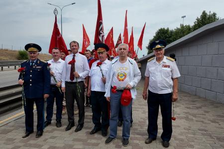 Коммунисты Кубани и Дона в рамках Всероссийской акции «Красные крылья Победы» провели общие мероприятия в память о Кущевской атаке красных казаков в 1942 году