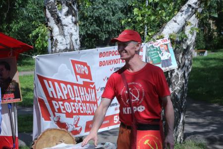 Омск. Красная палатка: приём ведёт депутат