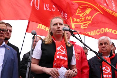 Депутаты-коммунисты провели встречу у представительства Евросоюза в Москве