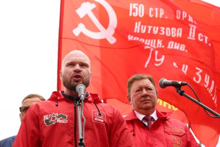 Депутаты-коммунисты провели встречу у представительства Евросоюза в Москве