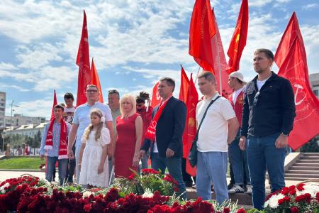 Самарские коммунисты и комсомольцы почтили память героев Курской битвы