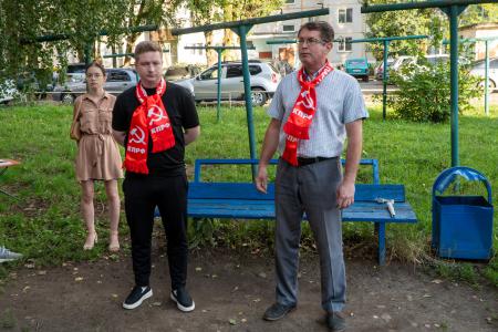 «Где детская площадка?». Вопросы ЖКХ обсудили с курскими депутатами КПРФ
