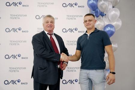 В День Воздушного флота России воронежские коммунисты поздравили трудовой коллектив Филиала ПАО «Ил» - ВАСО
