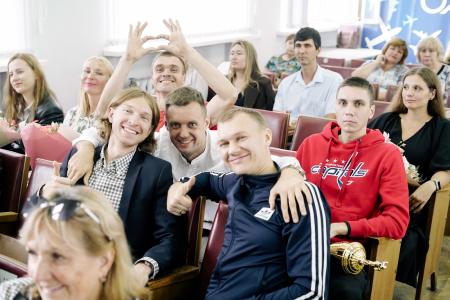 В День Воздушного флота России воронежские коммунисты поздравили трудовой коллектив Филиала ПАО «Ил» - ВАСО