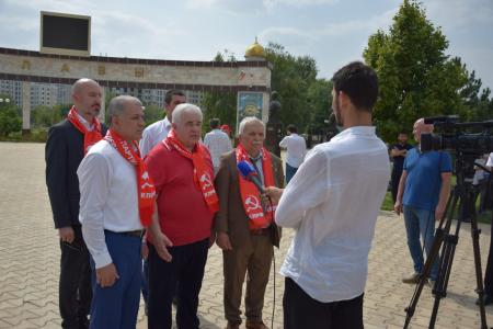 Коммунисты Чечни приняли участие во Всероссийском патриотическом автопробеге КПРФ «Красные крылья Победы»
