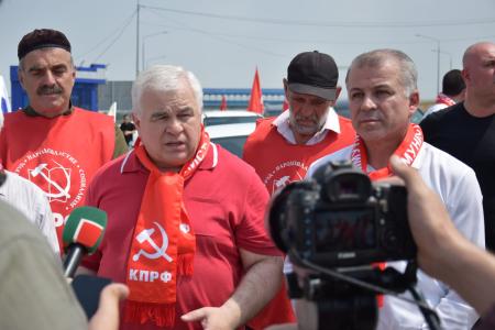 Коммунисты Чечни приняли участие во Всероссийском патриотическом автопробеге КПРФ «Красные крылья Победы»