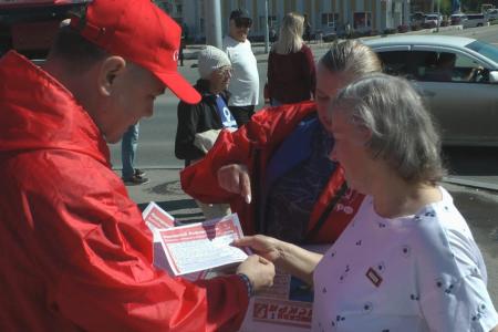 Магадан. Акция "Красные в городе" на страже интересов трудового народа Колымы