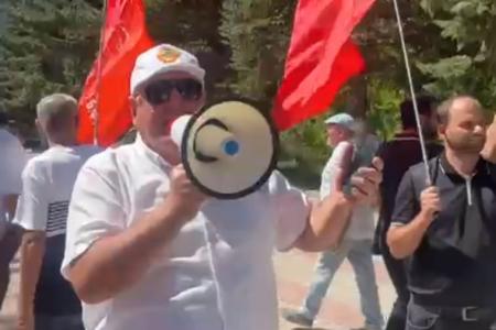 В Гюмри прозвучал голос армянских коммунистов в защиту исторической памяти и российской 102-й военной базы