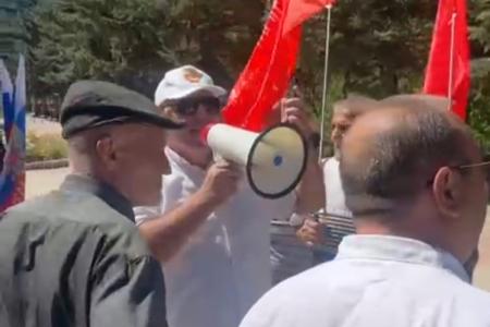 В Гюмри прозвучал голос армянских коммунистов в защиту исторической памяти и российской 102-й военной базы