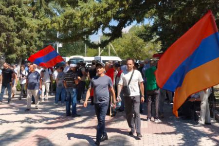 В Гюмри прозвучал голос армянских коммунистов в защиту исторической памяти и российской 102-й военной базы