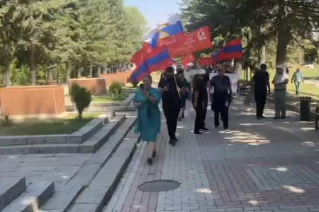 В Гюмри прозвучал голос армянских коммунистов в защиту исторической памяти и российской 102-й военной базы