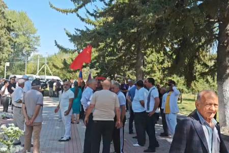 В Гюмри прозвучал голос армянских коммунистов в защиту исторической памяти и российской 102-й военной базы