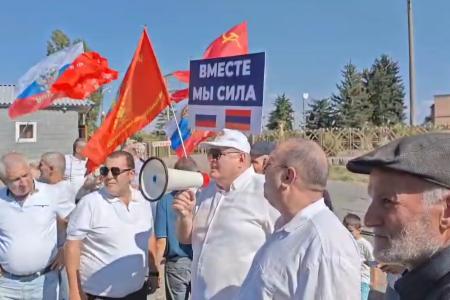 В Гюмри прозвучал голос армянских коммунистов в защиту исторической памяти и российской 102-й военной базы