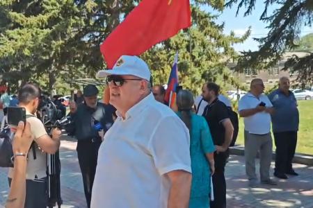 В Гюмри прозвучал голос армянских коммунистов в защиту исторической памяти и российской 102-й военной базы
