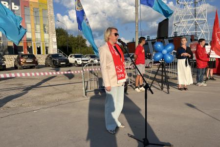 Пермские коммунисты провели митинг против застройки спортивного комплекса «Трудовые резервы»