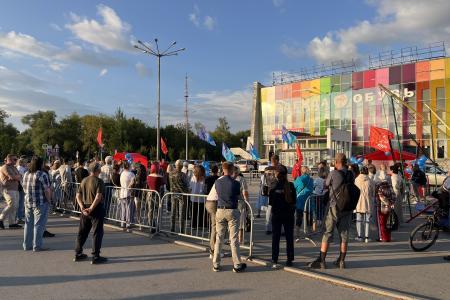 Пермские коммунисты провели митинг против застройки спортивного комплекса «Трудовые резервы»