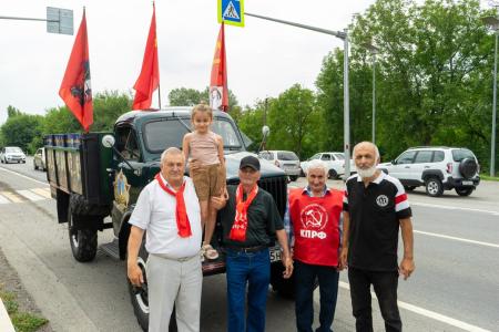 Коммунисты Кабардино-Балкарии приняли эстафету патриотического автопробега КПРФ «Красные крылья Победы»