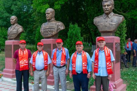 Коммунисты Кабардино-Балкарии приняли эстафету патриотического автопробега КПРФ «Красные крылья Победы»