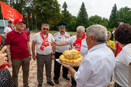 Коммунисты Кабардино-Балкарии приняли эстафету патриотического автопробега КПРФ «Красные крылья Победы»