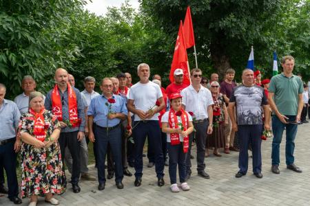 Коммунисты Кабардино-Балкарии приняли эстафету патриотического автопробега КПРФ «Красные крылья Победы»
