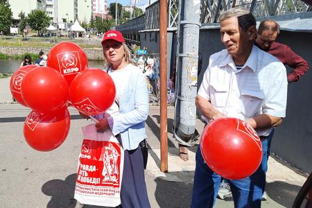 Ивановские коммунисты поздравили земляков с Днём города