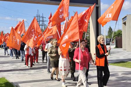 «Красные крылья Победы»: тюменские коммунисты почтили память героев