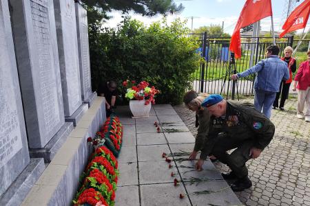 «Красные крылья Победы»: тюменские коммунисты почтили память героев