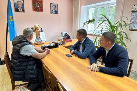 Сенатор Айрат Гибатдинов провёл рабочую поездку в Ульяновский район