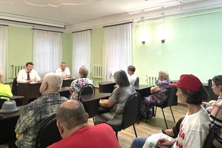 Олег Лебедев провёл встречу с жителями Крестецкого района Новгородской области