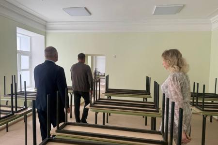 Сенатор Айрат Гибатдинов продолжает контроль за ремонтом школ в Ульяновской области