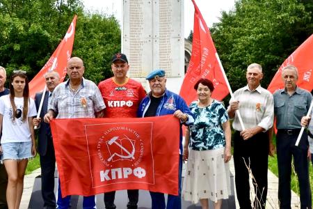 Подмосковные коммунисты продолжают автопробег «Красные крылья Победы» в регионе