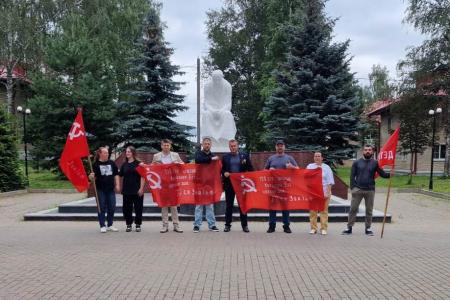 Подмосковные коммунисты продолжают автопробег «Красные крылья Победы» в регионе