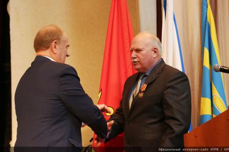 Геннадий Зюганов в Медовый Спас посетил военный госпиталь
