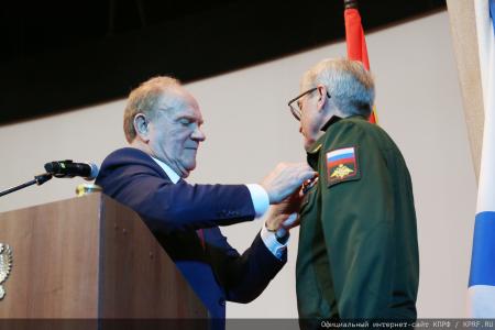 Геннадий Зюганов в Медовый Спас посетил военный госпиталь