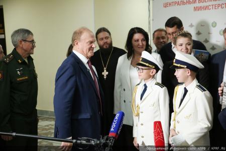 Геннадий Зюганов в Медовый Спас посетил военный госпиталь