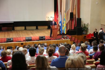 Геннадий Зюганов в Медовый Спас посетил военный госпиталь