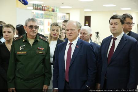 Геннадий Зюганов в Медовый Спас посетил военный госпиталь