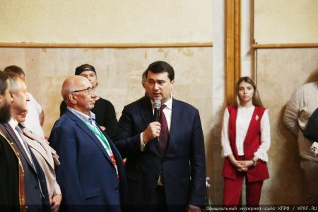 Геннадий Зюганов в Медовый Спас посетил военный госпиталь