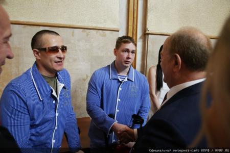 Геннадий Зюганов в Медовый Спас посетил военный госпиталь