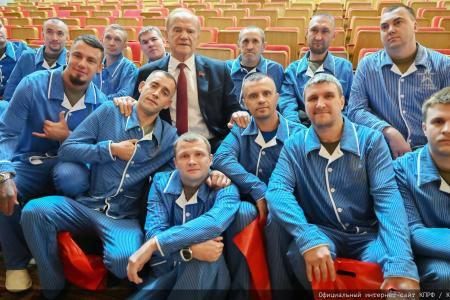 Геннадий Зюганов в Медовый Спас посетил военный госпиталь