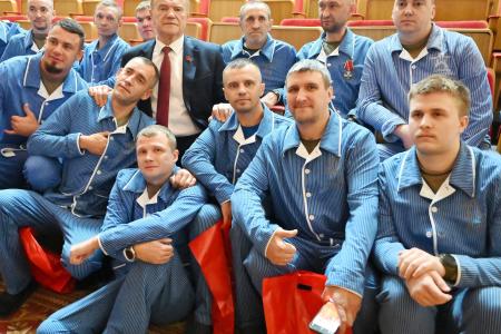 Геннадий Зюганов в Медовый Спас посетил военный госпиталь