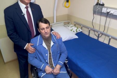 Геннадий Зюганов в Медовый Спас посетил военный госпиталь