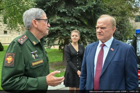 Геннадий Зюганов в Медовый Спас посетил военный госпиталь