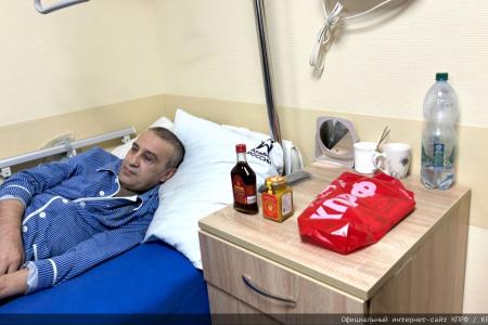 Геннадий Зюганов в Медовый Спас посетил военный госпиталь
