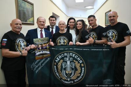 "Комсомольская правда": Г. А. Зюганов в Медовый Спас привез свой мед в госпиталь имени Вишневского