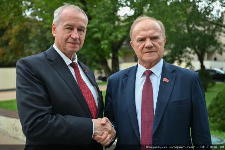 "Комсомольская правда": Г. А. Зюганов в Медовый Спас привез свой мед в госпиталь имени Вишневского