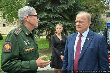 "Комсомольская правда": Г. А. Зюганов в Медовый Спас привез свой мед в госпиталь имени Вишневского