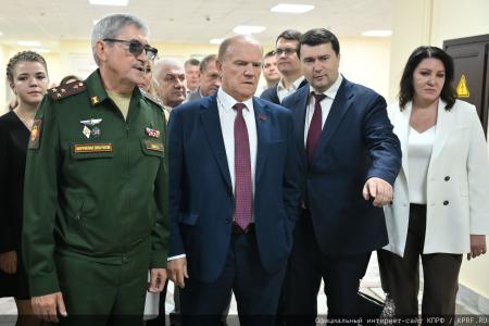"Комсомольская правда": Г. А. Зюганов в Медовый Спас привез свой мед в госпиталь имени Вишневского